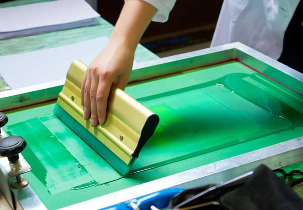 Laser Engraving vs. Traditional Silk Screen Printing (Which Process is Better for Printing Applications)(图2)