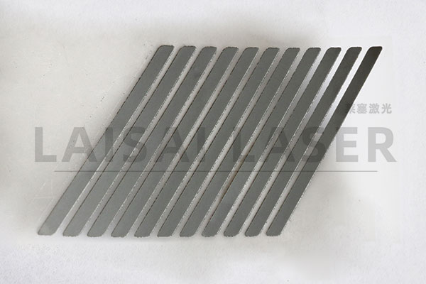 Reflective strip laser die cutting(图1)